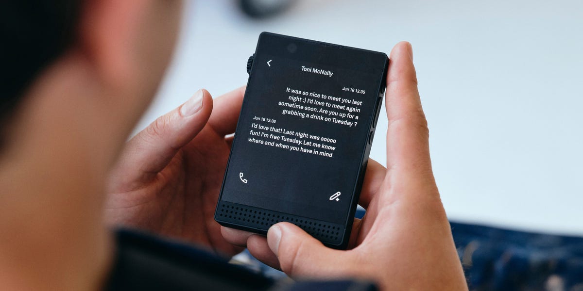 cellphone-essentials-dumb-phone-insights