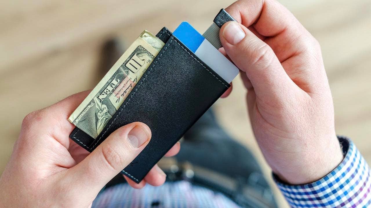 outsmarting-thieves-airtags-rfid-wallets