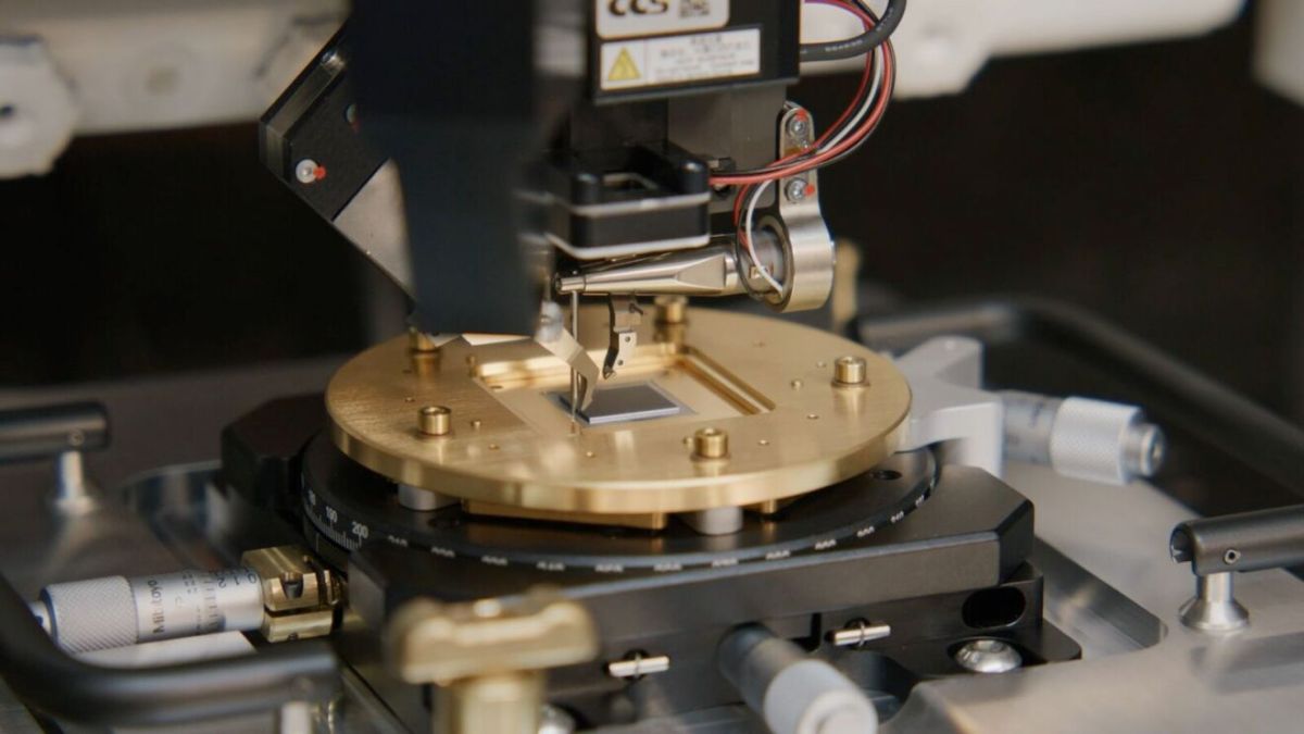 amazon-quantum-chip-ocelot