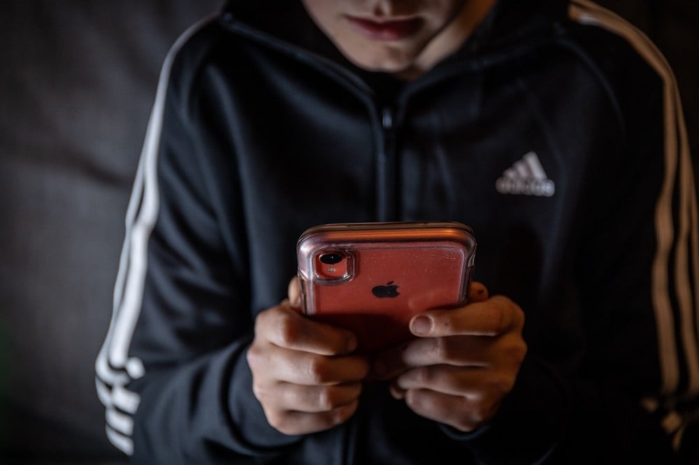 uk-apple-smartphone-security