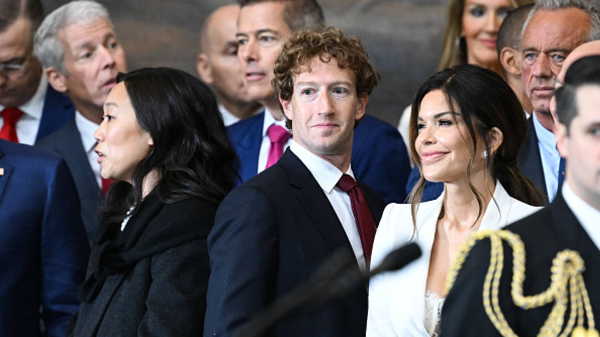zuckerberg-meta-apple-policy-shift