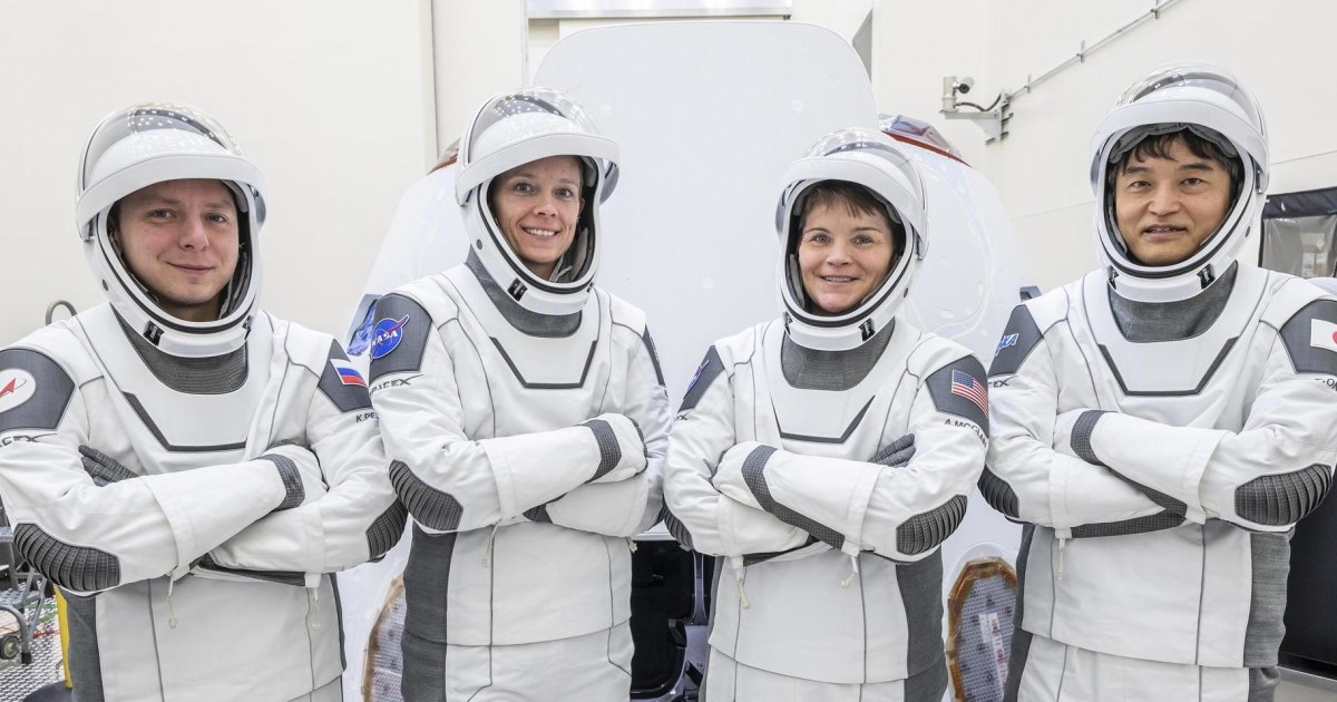 astronauts-bowings-space-mission