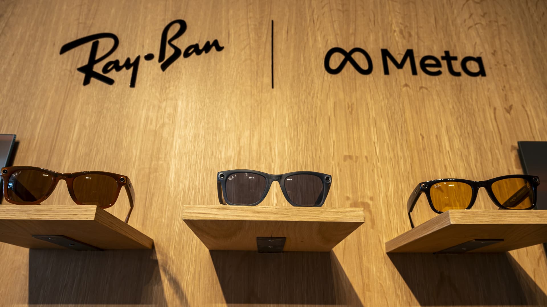 ray-ban-meta-smart-glasses