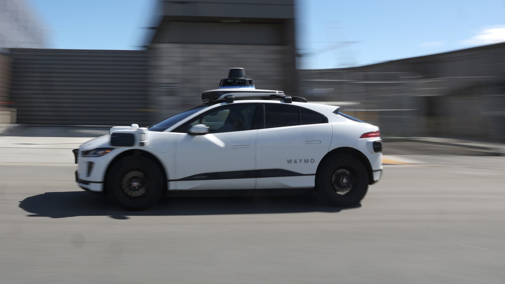 robotaxi-austin-waymo-uber