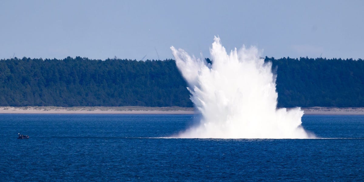 us-navy-robotic-crawler-sea-mines